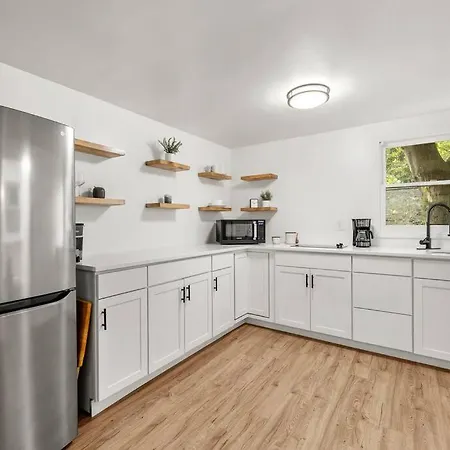 Modern Loft Carriage House Villa